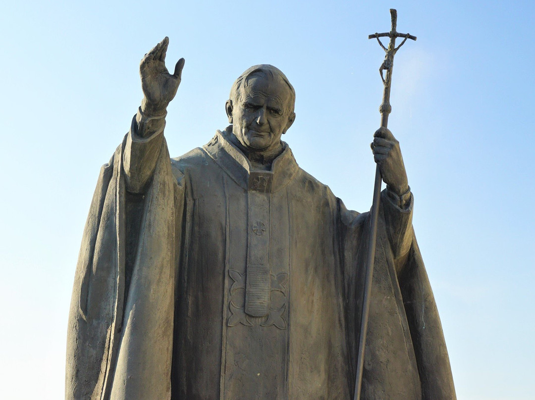 Statue of John Paul II-Nitra必去景点