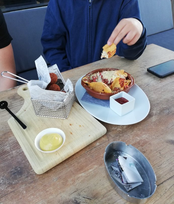 德博赫酒店主图