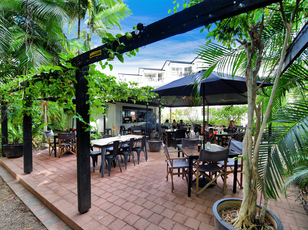 Golden Sands Beachfront Resort主图