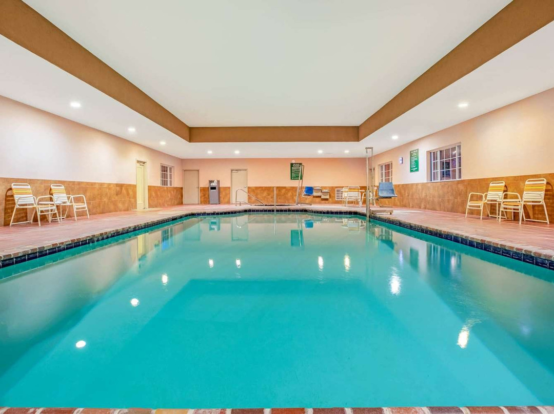 La Quinta Inn & Suites by Wyndham Floresville主图