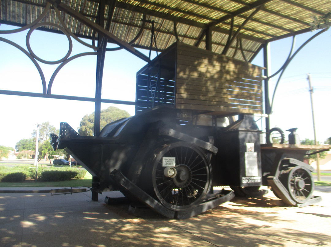 Big Lizzie-Red Cliffs必去景点