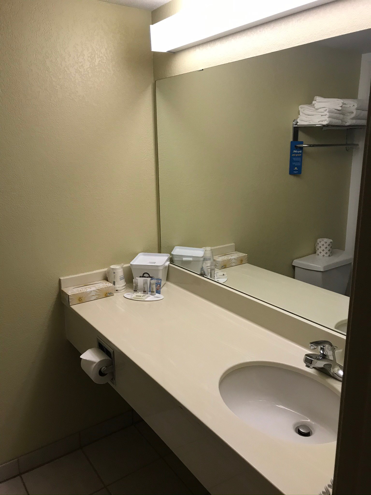 Days Inn & Suites by Wyndham Thompson-portrait