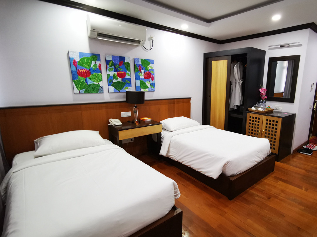 The Regency Hotel主图