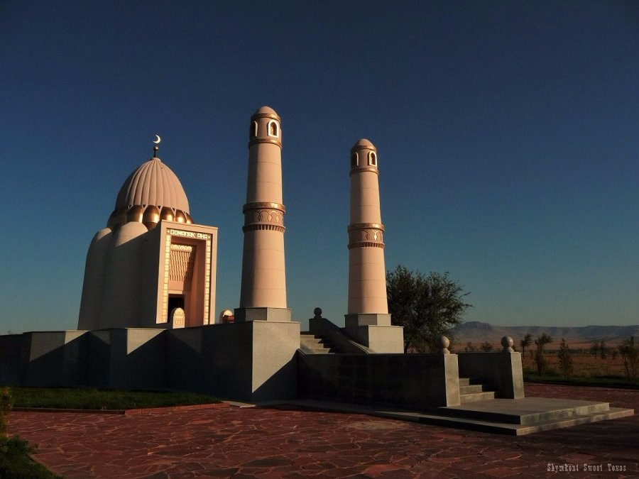 Domalak Ana Mausoleum景点图片