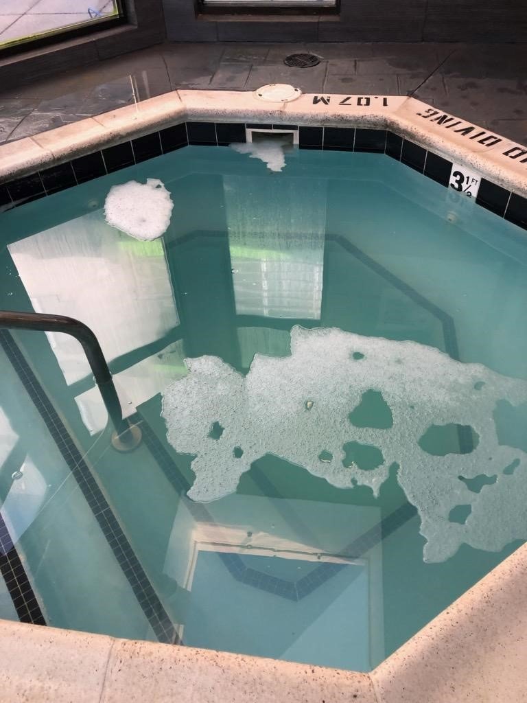 Radisson Hotel Akron / Fairlawn-泳池