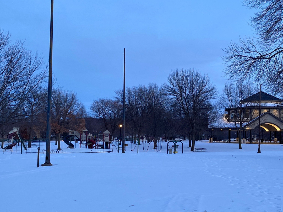 Minnesota Square Park景点图片