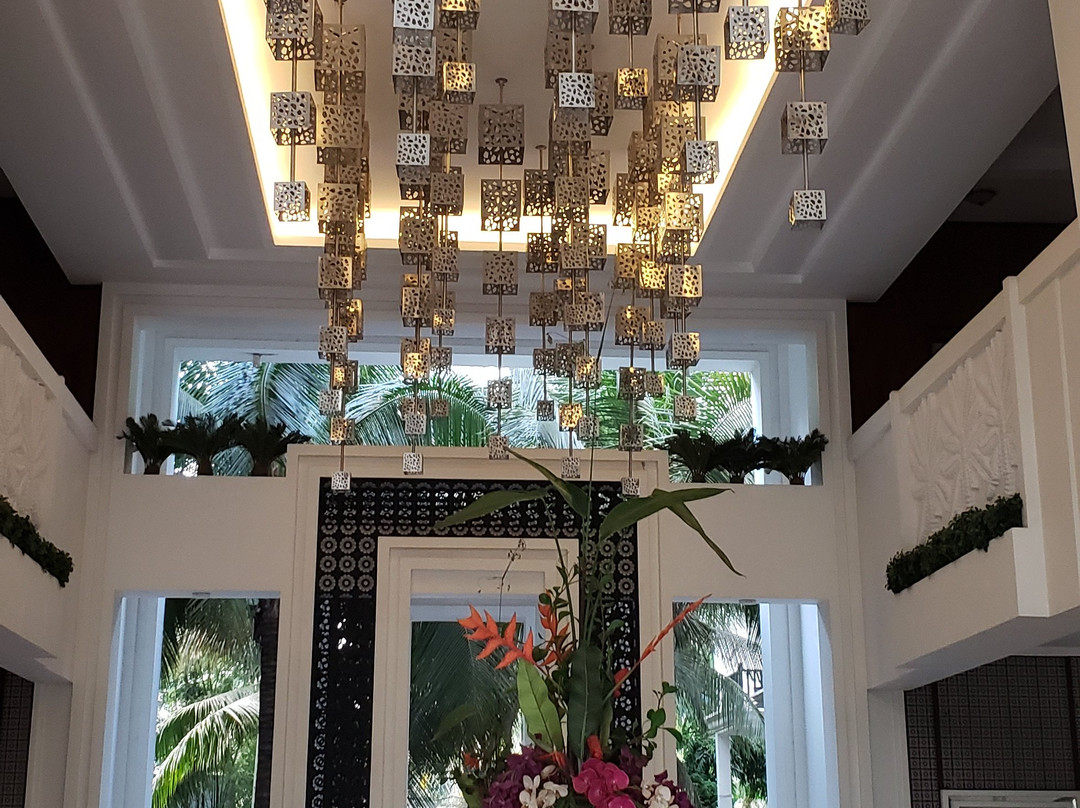 白莲花度假酒店主图