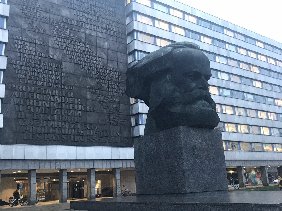 Karl-Marx-Monument-开姆尼斯必去景点