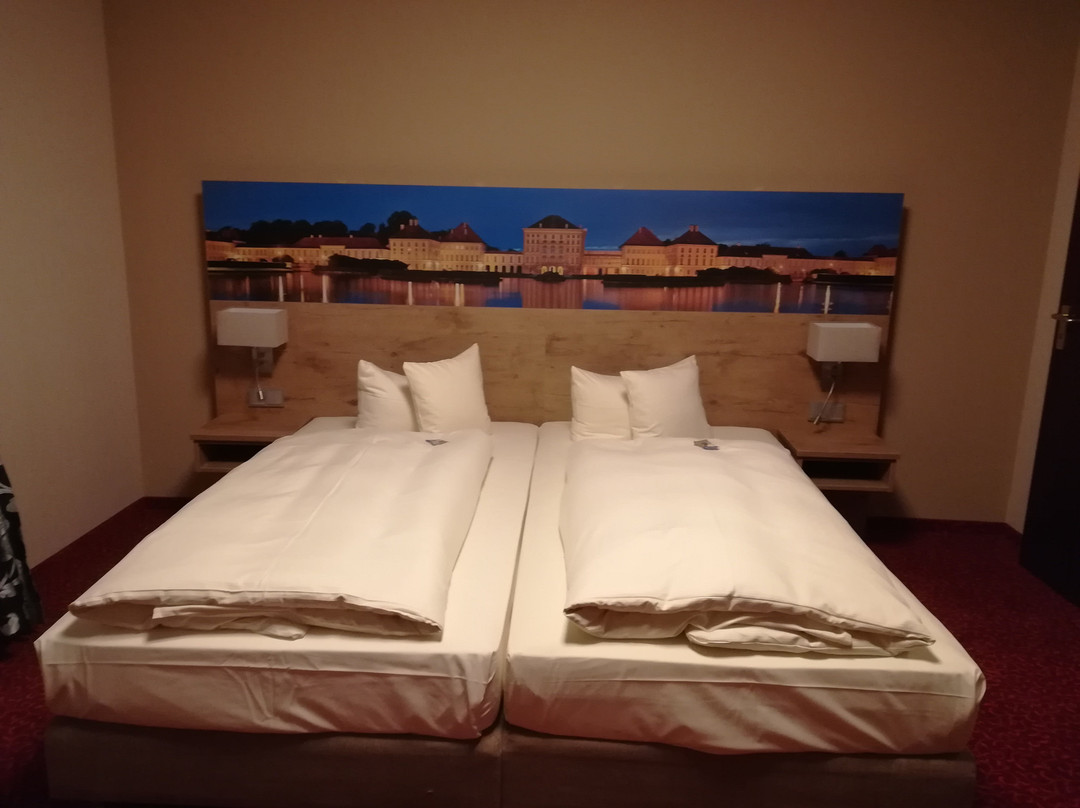 雷瑟尔公园酒店主图