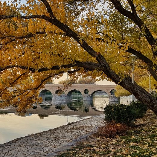 Shahrestan Bridge景点图片