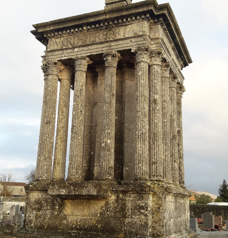 Eglise Saint Pierre-Moeze必去景点