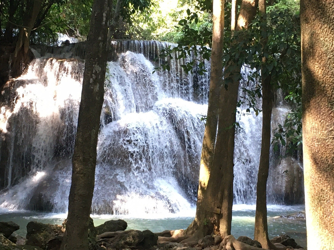 Huay Mae Khamin Waterfalls景点图片