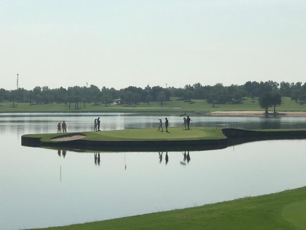 佛统府皇家宝石高尔夫度假村主图