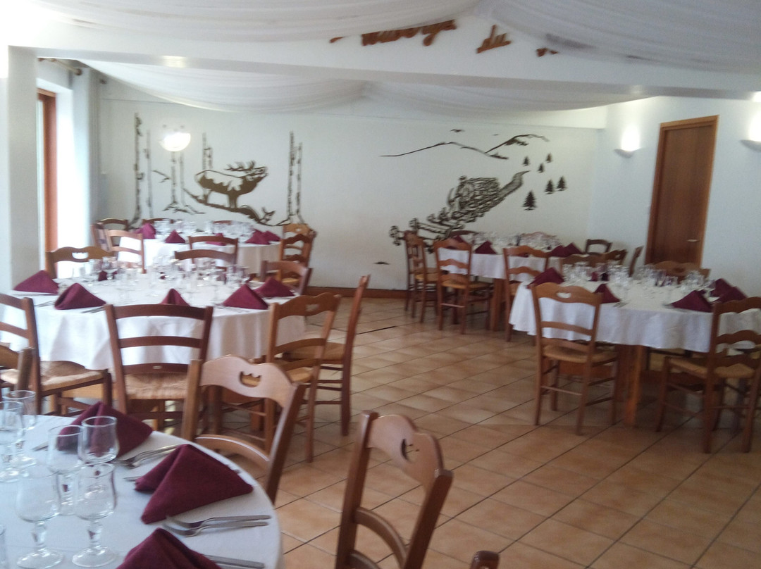 欧湖餐厅酒店主图