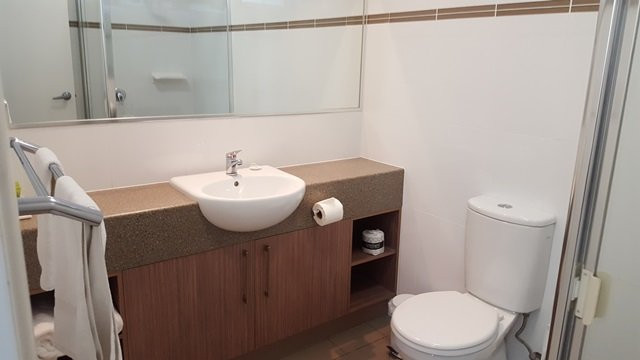 Nightcap at Golden Beach Tavern主图