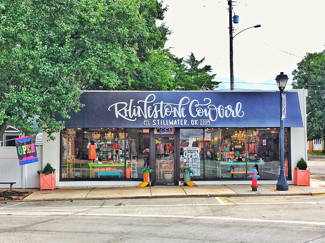 Pawnee旅游景点-Rhinestone Cowgirl