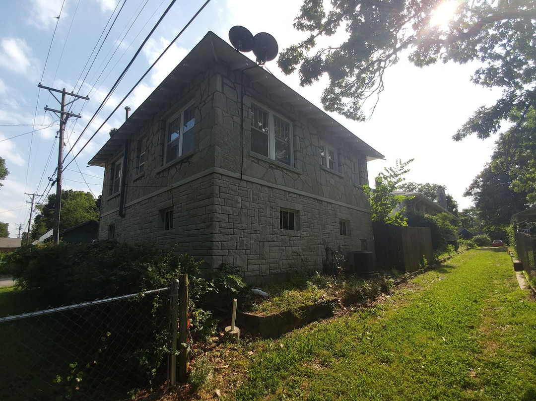 Bonnie and Clyde's Joplin Garage Apartment Hideout-乔普林必去景点