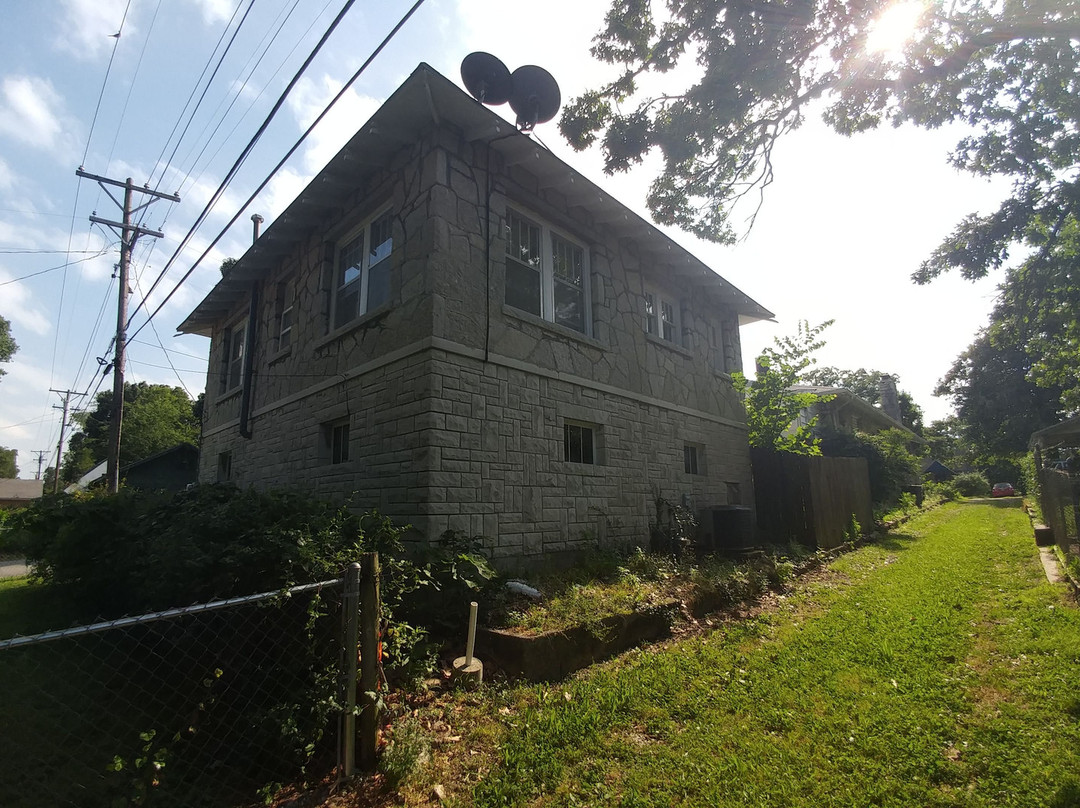 Bonnie and Clyde's Joplin Garage Apartment Hideout景点图片