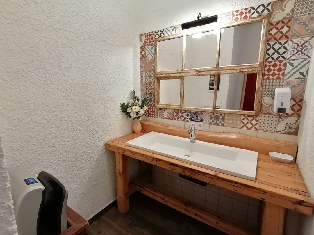 玛丽亚特雷莎科纳库尔酒店主图