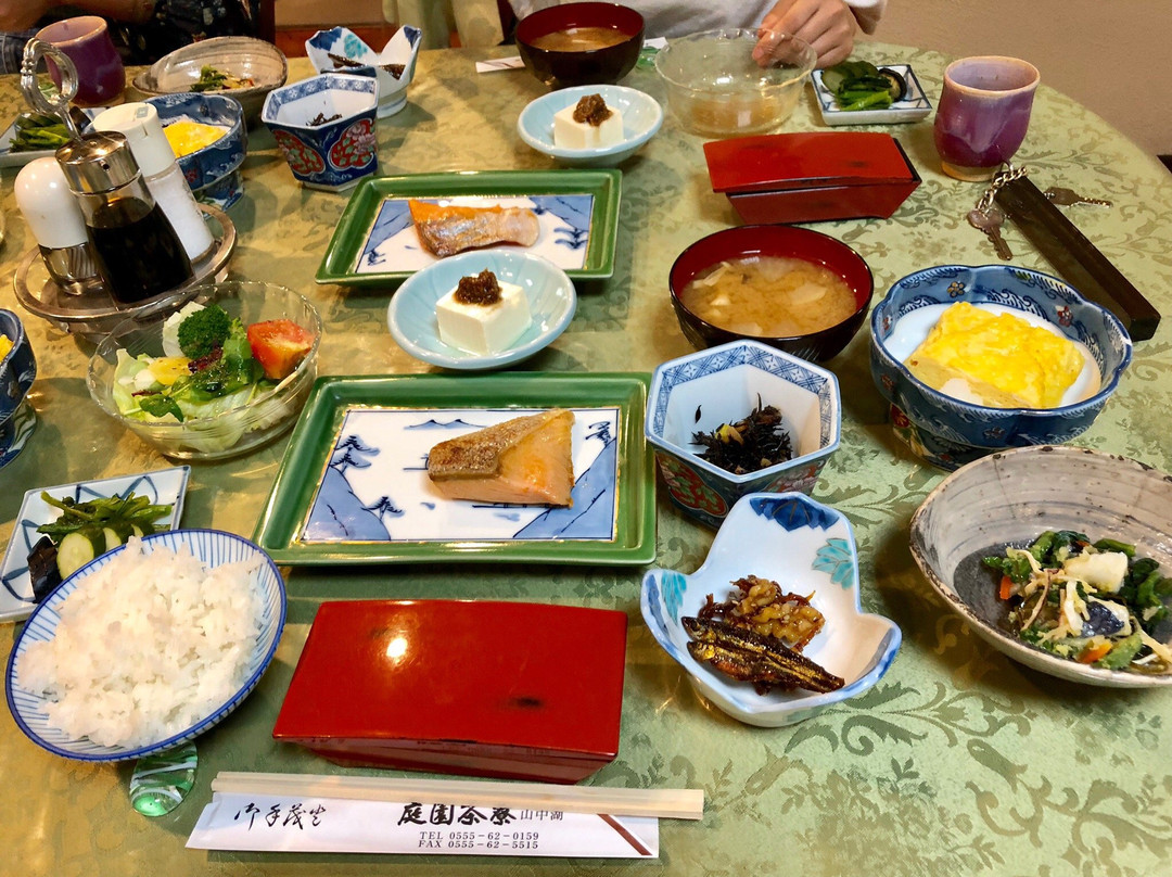 特恩萨尔尤山中湖酒店主图