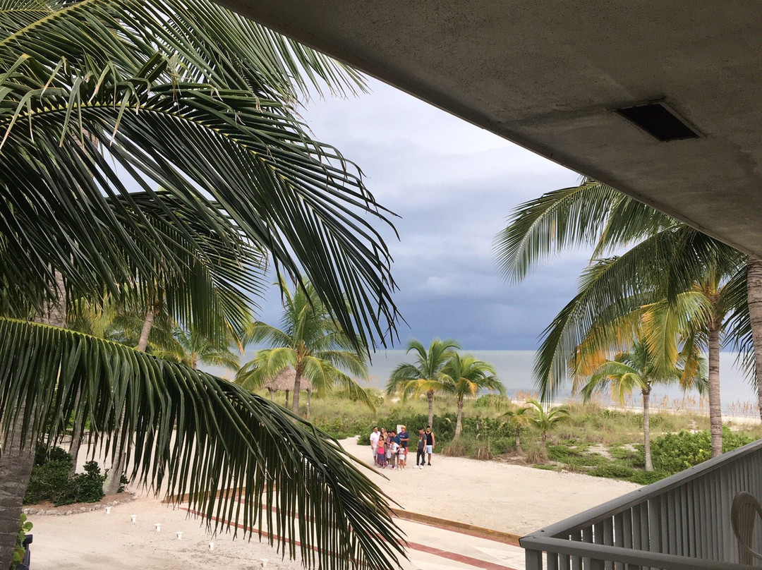 Waterside Inn on the Beach主图