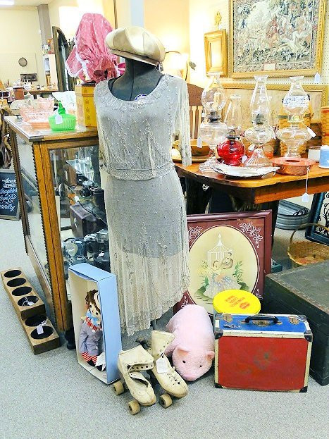 Antiques and Collectibles Marketplace景点图片