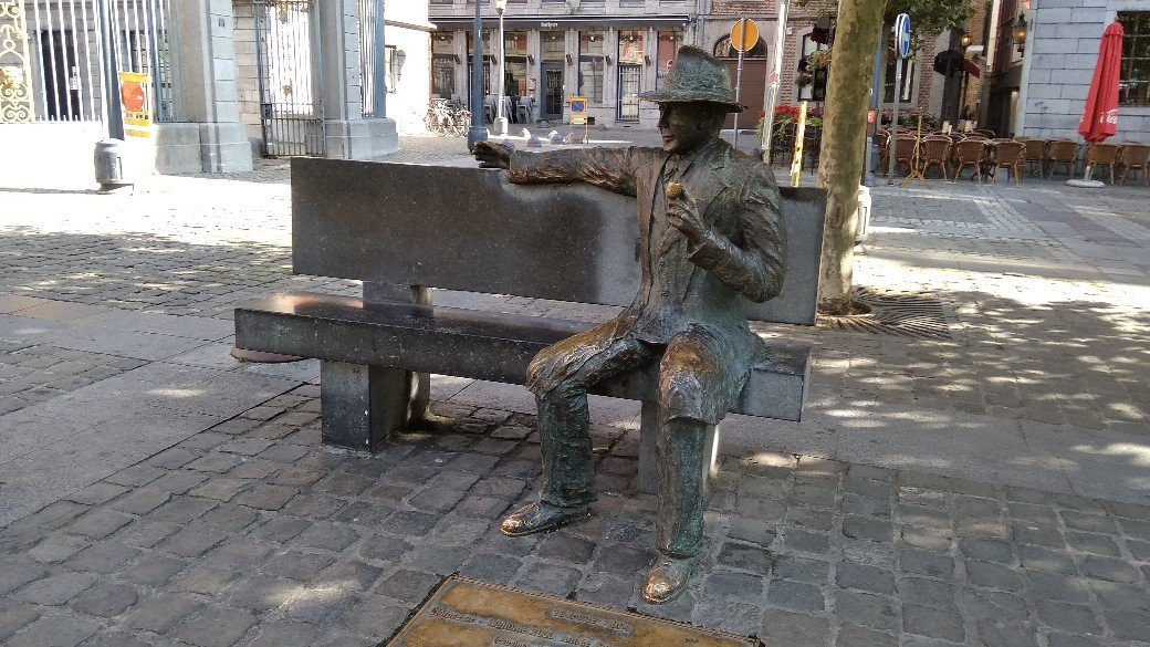Statue de Georges Simenon景点图片