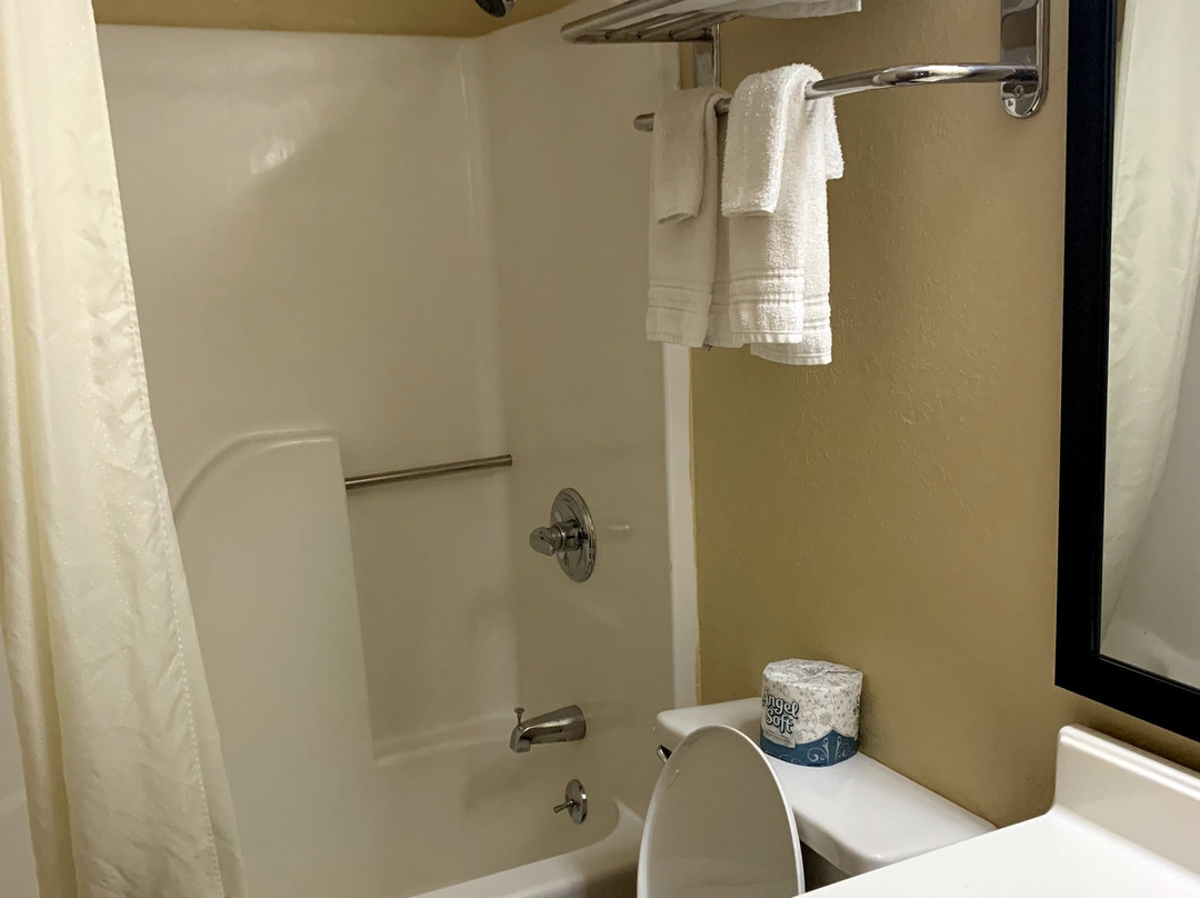 弗农山速8酒店主图