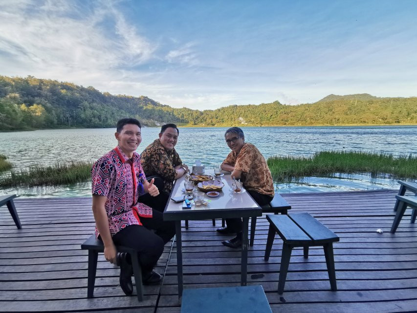 五色湖-Tomohon必去景点