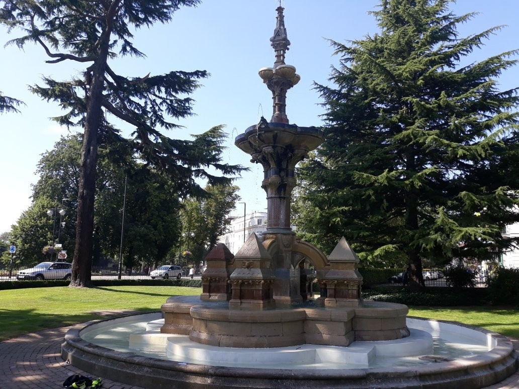 The Hitchman Fountain-皇家利明顿温泉必去景点