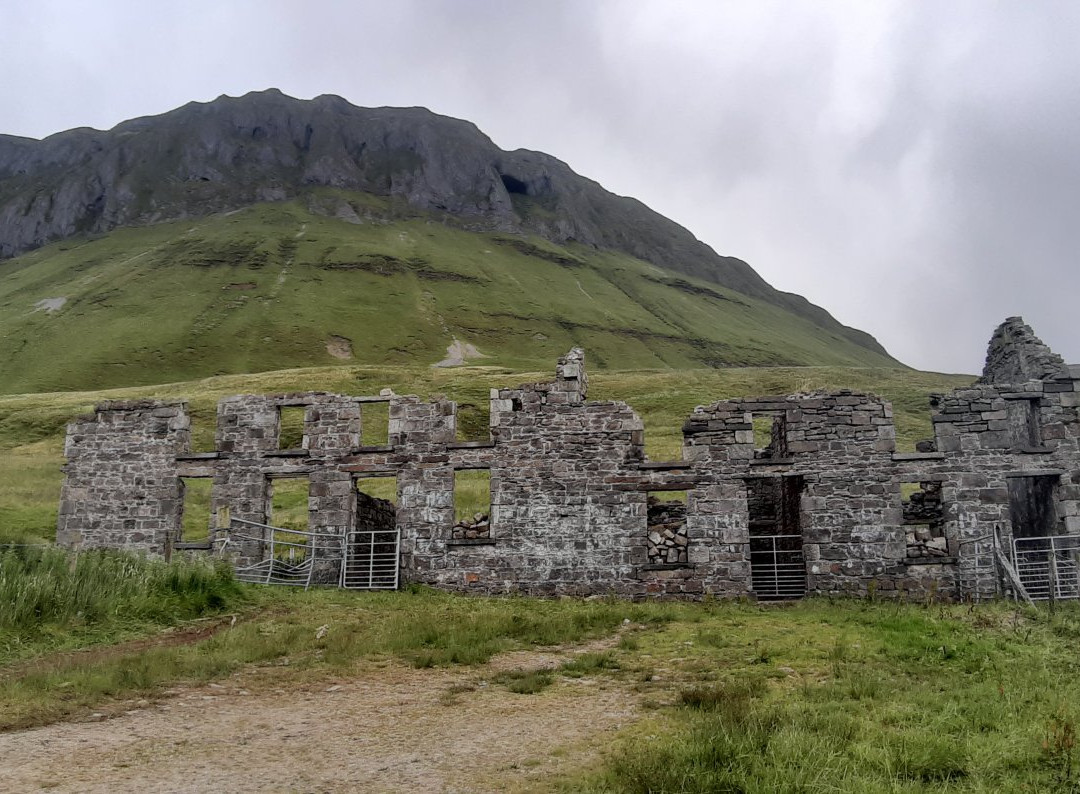 Diarmuid & Grainne's Cave景点图片