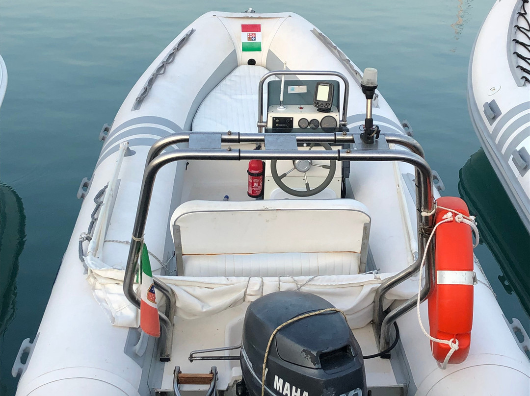 Atenea Rent Boat景点图片
