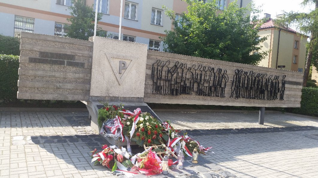 Pomnik I Transportu Wiezniow do KL Auschwitz-Tarnow必去景点