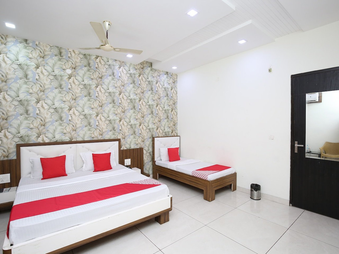 Hotel White City主图