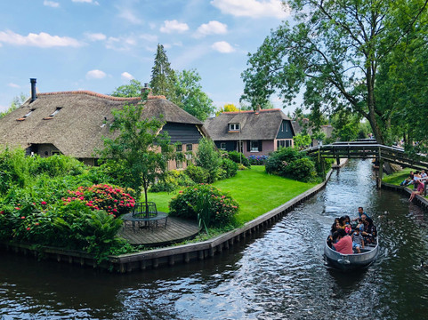 SCHIR Private Tours & Airport Transfers