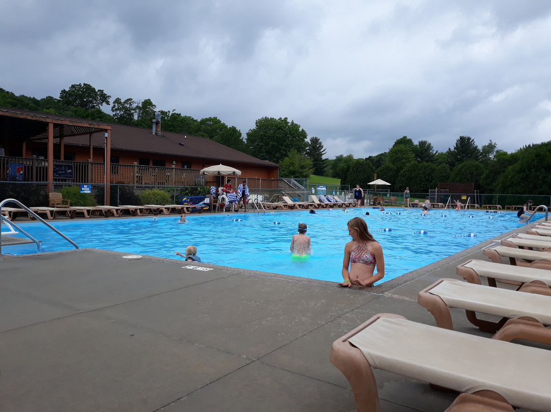 蓝绿圣诞山村阿森德度假酒店主图