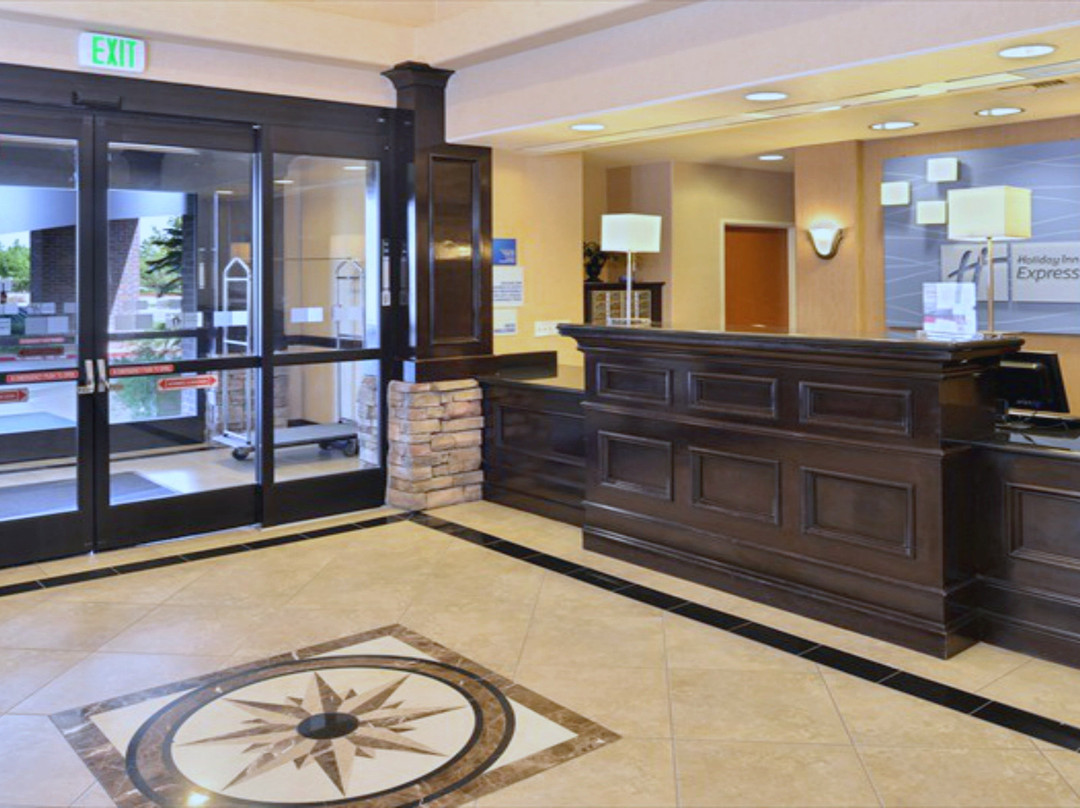 Holiday Inn Express & Suites Lincoln-roseville Area By IHG主图