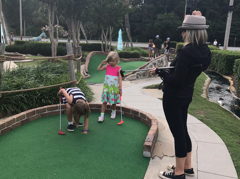 Jurassic Golf-美特尔海滩必去景点