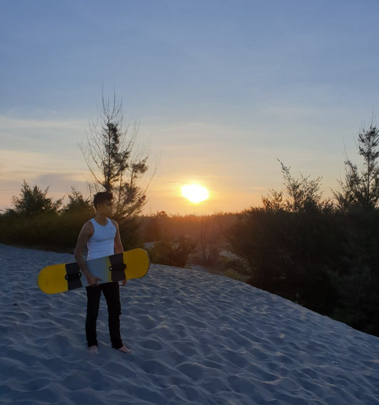 Sandboarding Gumukpasir (Jogja Adventure Trip)景点图片