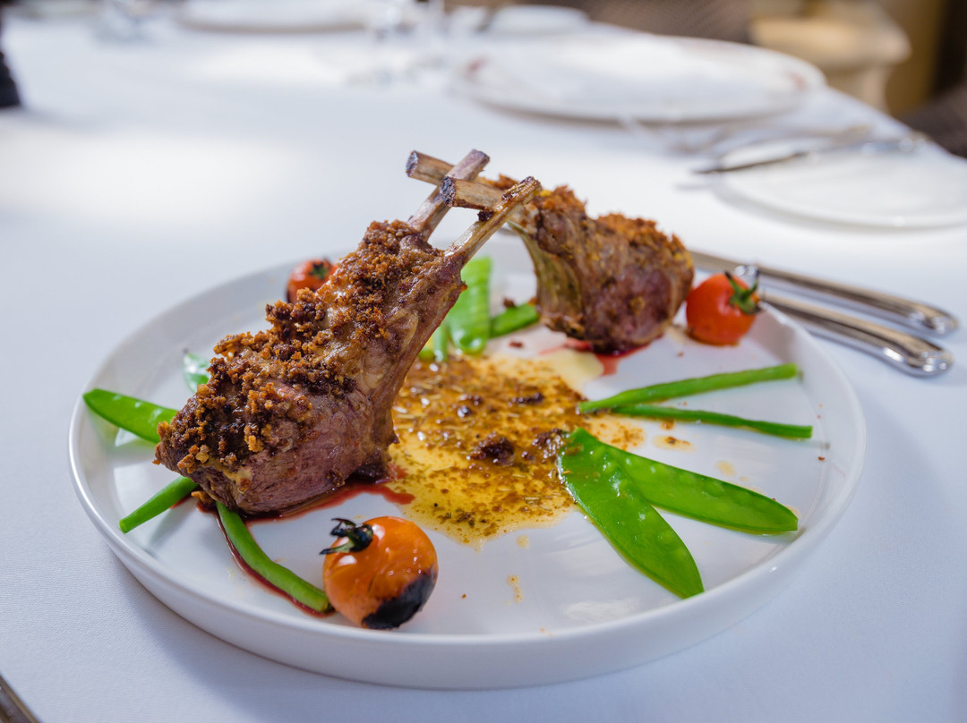 Long Bay Village餐馆和美食-Julians - A Tropical French Bistro