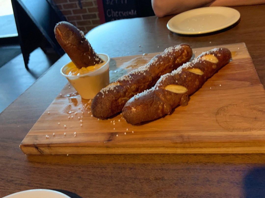 Woodys Sports Bar and Grill景点图片