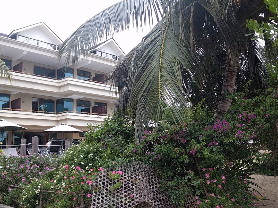 塞舌尔皇冠海滩酒店主图