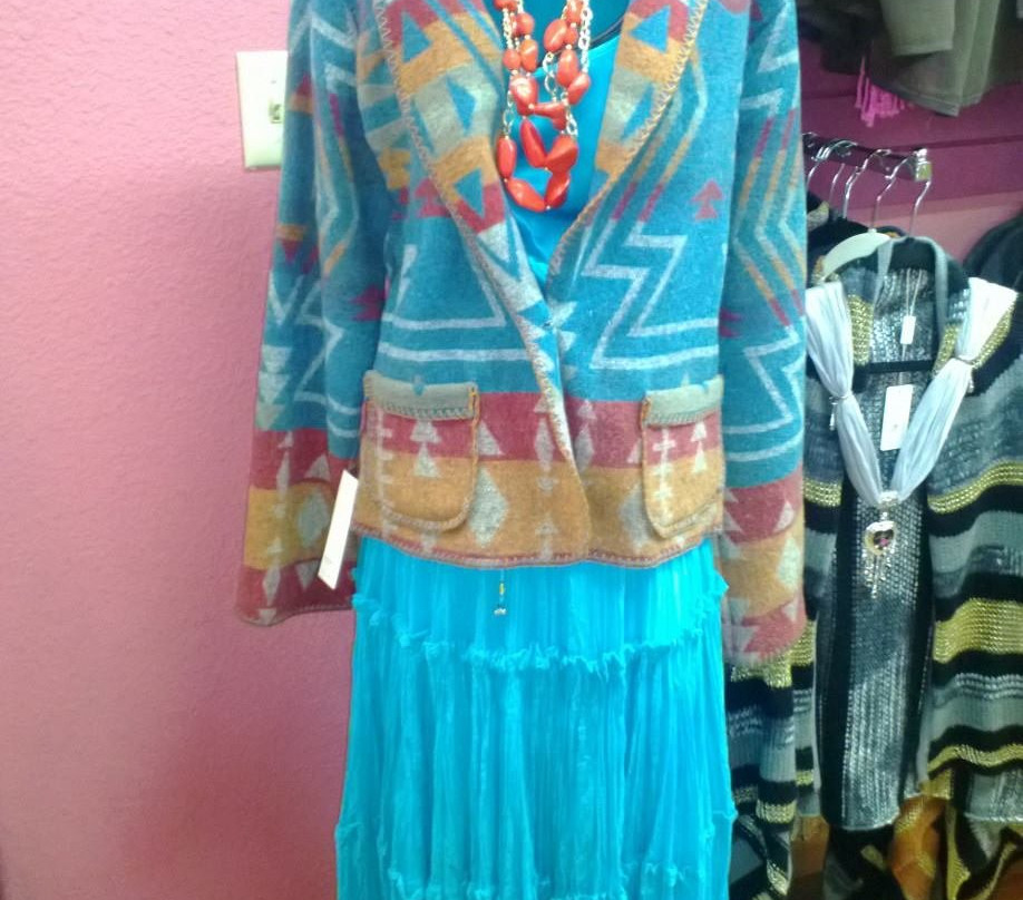 The Shady Lady’s Closet-墓碑镇必去景点