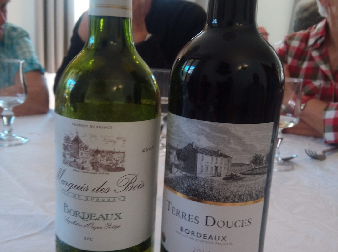 欧湖餐厅酒店主图