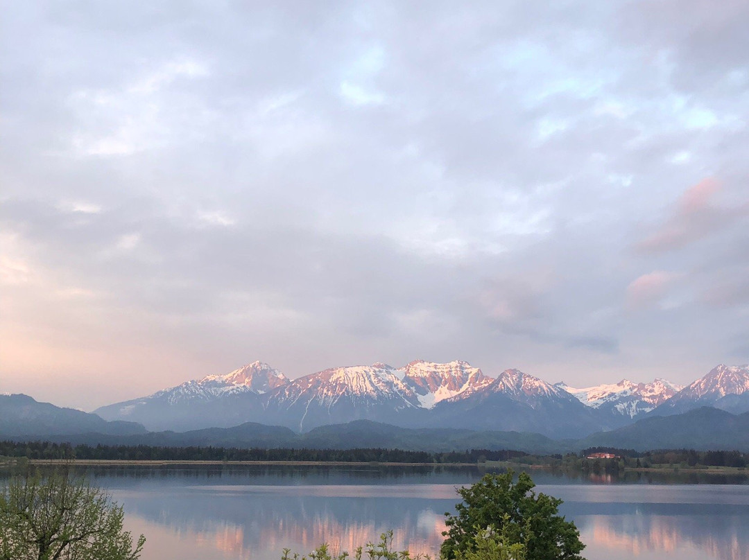 哈同湖景度假公寓酒店主图