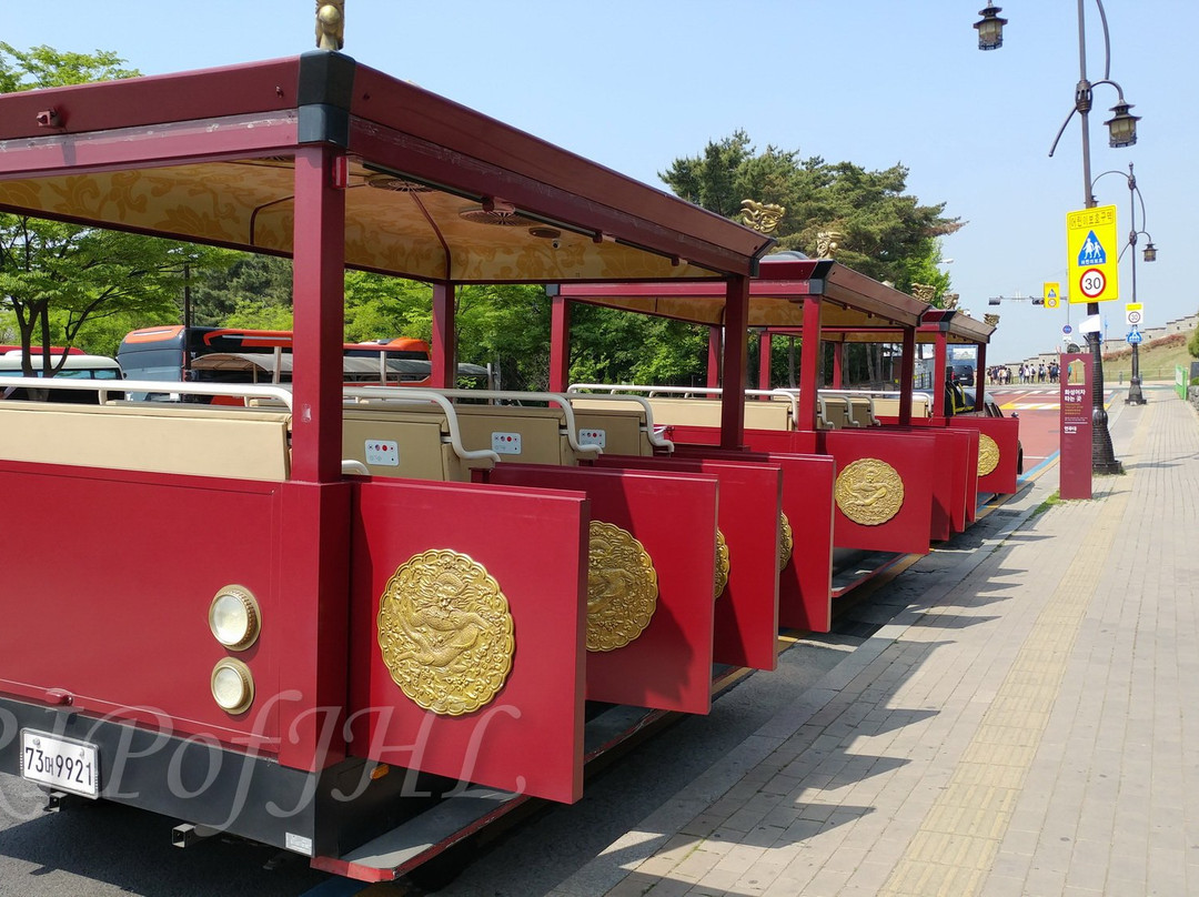 Hwaseong Fortress Tourist Trolley景点图片