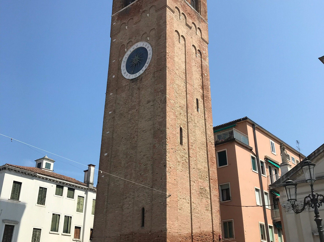 Torre dell'orologio S. Andrea-基奥贾必去景点