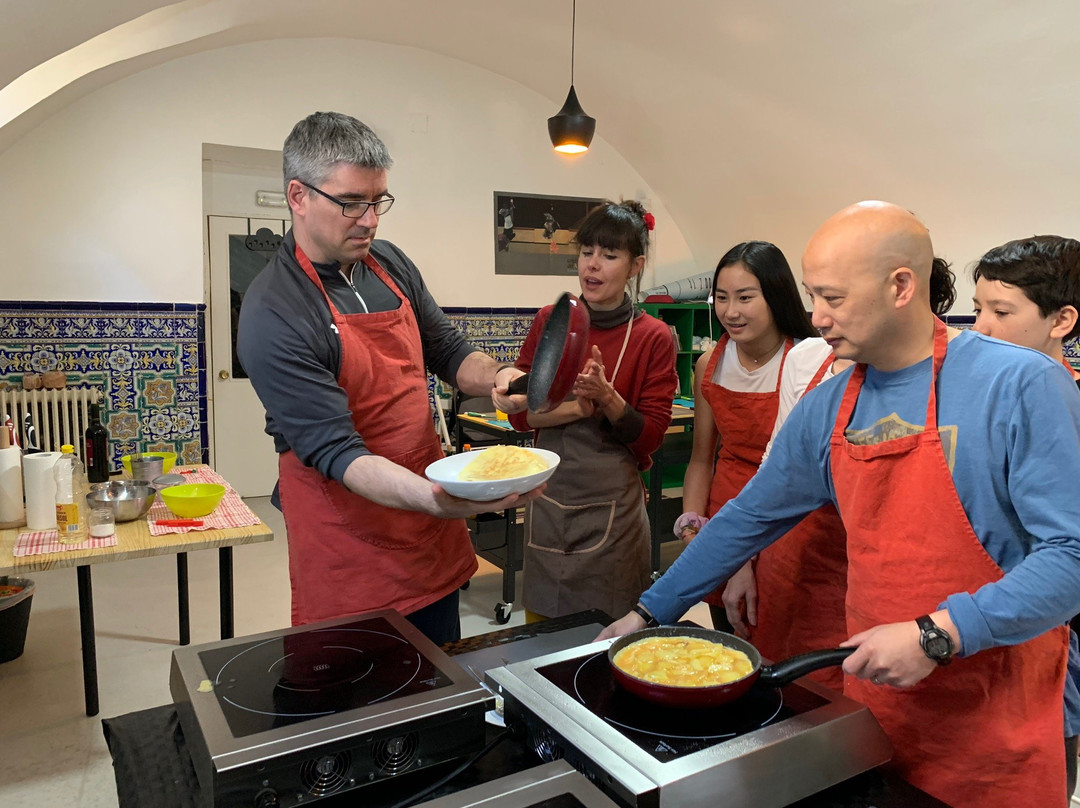 Gourmet Traditional Paella&Sangria Cooking Class-马德里必去景点
