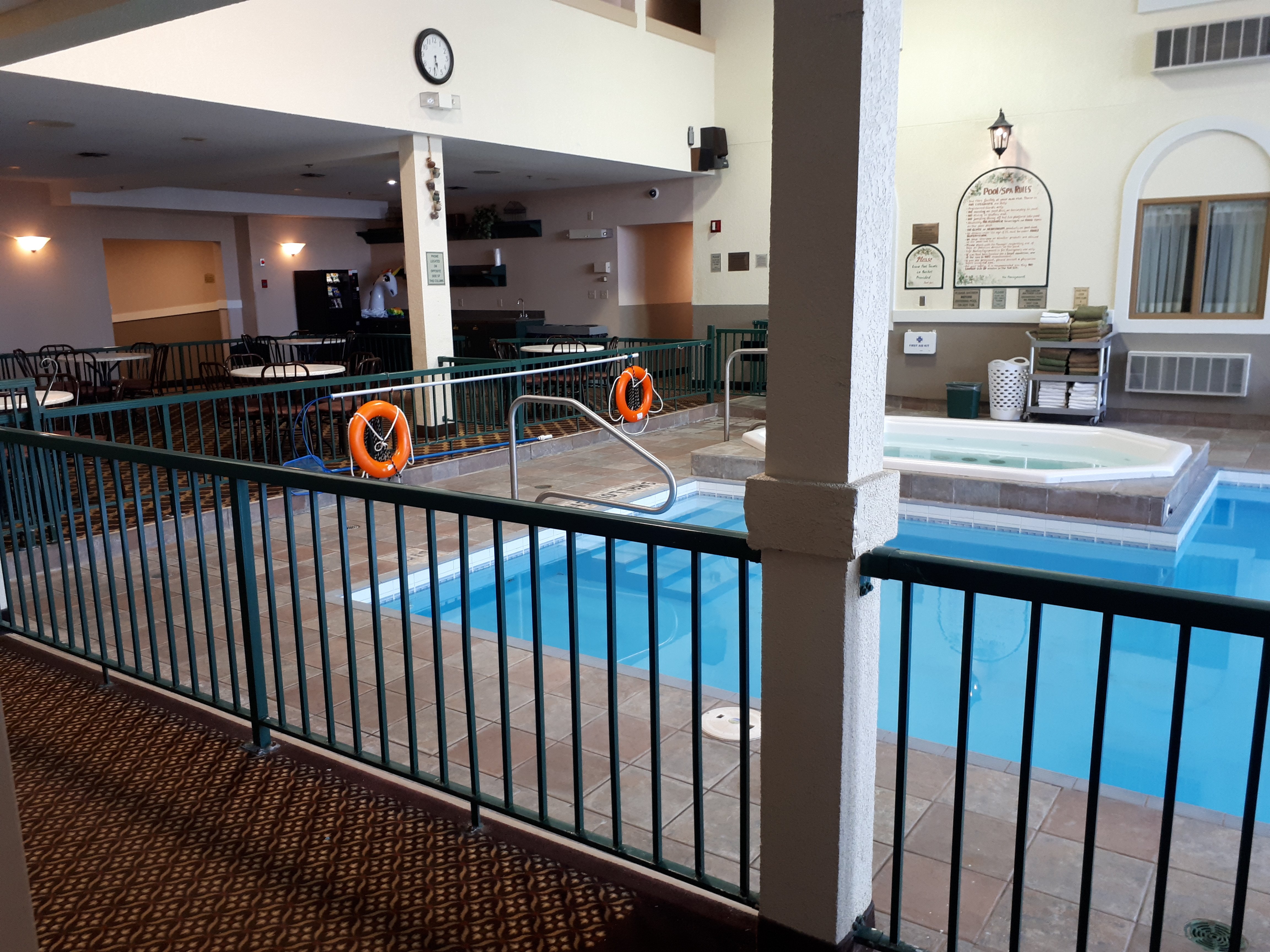 Days Inn by Wyndham Swift Current-泳池