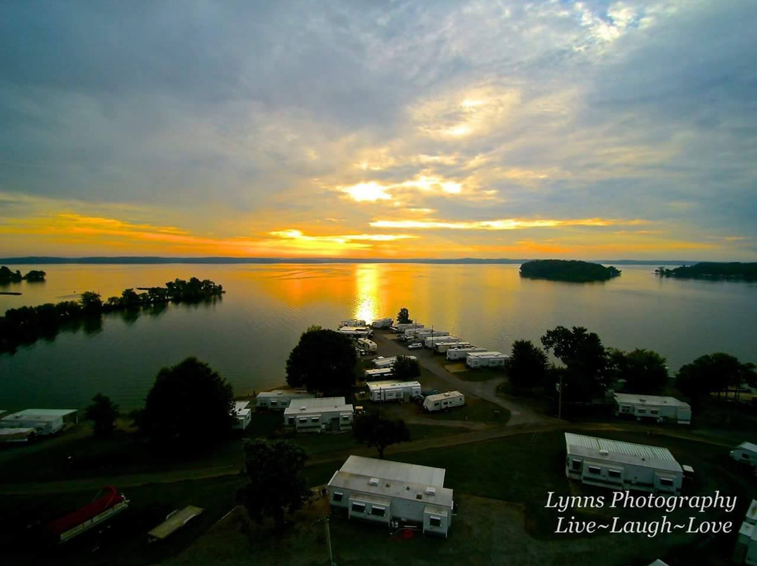 Moors Resort & Marina on Kentucky Lake主图